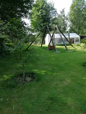 Ein Garten an der Unterkunft Ferienwohnung 1 Landhaus Thätner