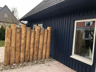 Das Gebäude in dem sich das Ferienhaus befindet