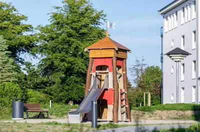 Ein Garten an der Unterkunft Moderne 5 Sterne Ferienwohnung Welleneck im malerischen Ostseebad Wustrow