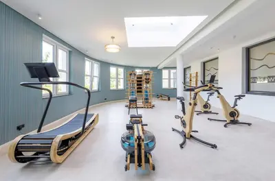 Das Fitnesscenter und/oder die Fitnesseinrichtungen in der Unterkunft Ostseeglück - 5-Sterne-Ferienwohnung mit Südbalkon und Blick zum Saaler Bodden