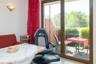 Ein Sitzbereich in der Unterkunft Haus Ahrens Wohnung 2