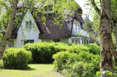 Ein Garten an der Unterkunft Achtern Diek Haus 12a Wohnung 3