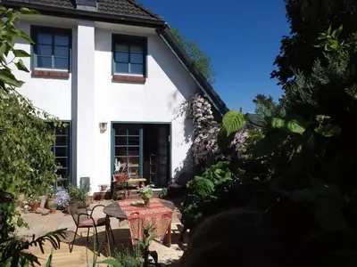 Ein Garten an der Unterkunft Lütt Klönhus