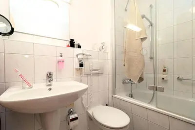 Ein Badezimmer in der Unterkunft Deutsches Haus Zimmer 37