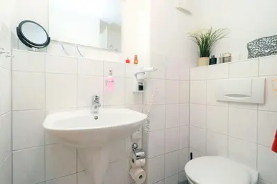 Ein Badezimmer in der Unterkunft Deutsches Haus Zimmer 24