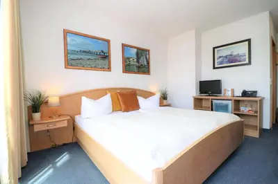 Ein Bett oder Betten in einem Zimmer der Unterkunft Deutsches Haus Zimmer 27