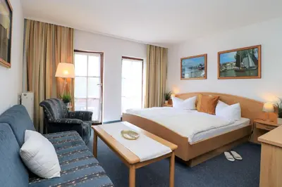 Ein Bett oder Betten in einem Zimmer der Unterkunft Deutsches Haus Zimmer 18