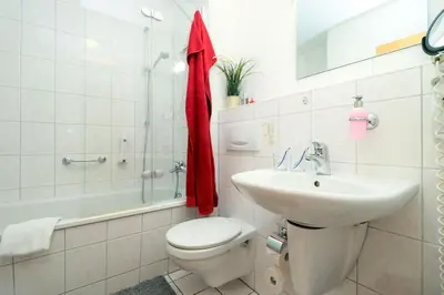 Ein Badezimmer in der Unterkunft Deutsches Haus Zimmer 18