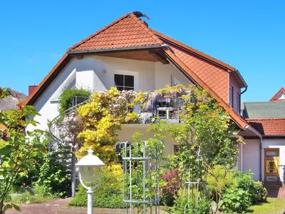 Ein Garten an der Unterkunft Birkmaase 14 - Komfort FeWo im 4-Sterne-Ferienhaus Anselm DG