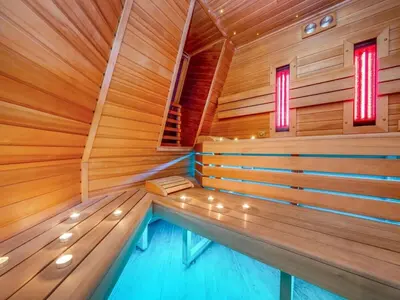 Der Swimmingpool an oder in der Nähe von Right by the sea with sauna
