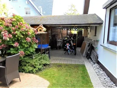 Ein Garten an der Unterkunft Apartment Kleine Ferienwohnung mit Garten und Terrasse by Interhome