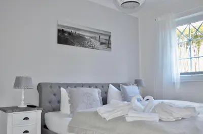 Ein Bett oder Betten in einem Zimmer der Unterkunft Villa Strandblick 6