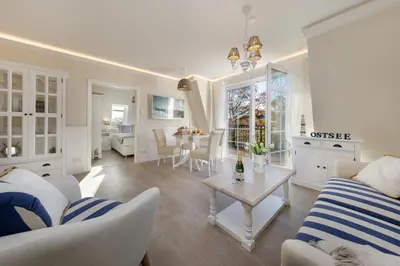 Ein Sitzbereich in der Unterkunft Villa Strandblick 12