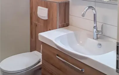 Ein Badezimmer in der Unterkunft Stunning Home In Fuhlendorf With Wifi