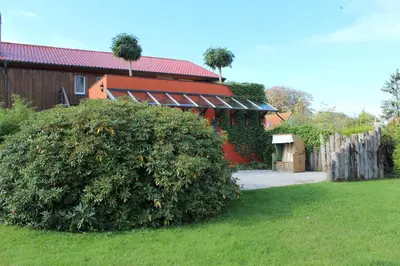 Ein Garten an der Unterkunft Alte Gärtnerei App Rhododendron