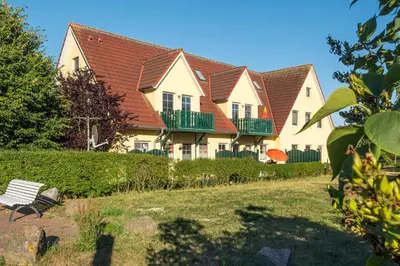Ein Garten an der Unterkunft to Hus
