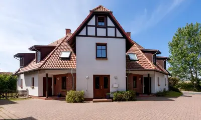 Das Gebäude in dem sich das Ferienhaus befindet