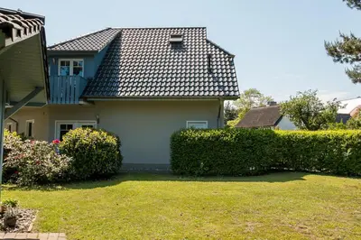 Ein Garten an der Unterkunft Haus Michel 02