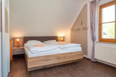 Ein Bett oder Betten in einem Zimmer der Unterkunft Ferienpark Freesenbruch Wohnung 3 6 - Frieda