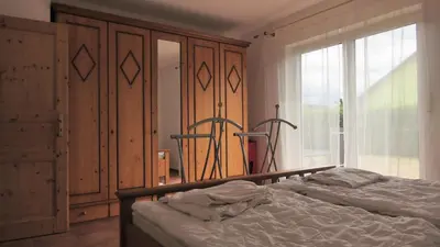 Ein Bett oder Betten in einem Zimmer der Unterkunft Ferienhaus Vineta FeWo Undine am Nationalpark Vorpommersche Boddenlandschaft an der Ostsee