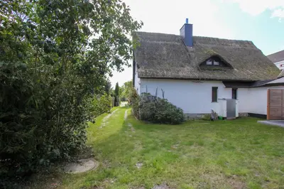 Ein Garten an der Unterkunft Koje im Reethus
