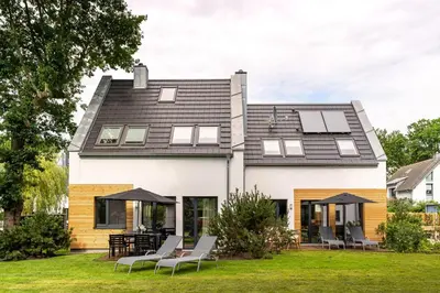 Das Gebäude in dem sich das Ferienhaus befindet