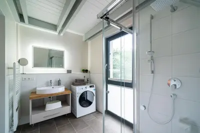 Ein Badezimmer in der Unterkunft Haus Löwenzahn - waldnah mit Kamin & Sauna