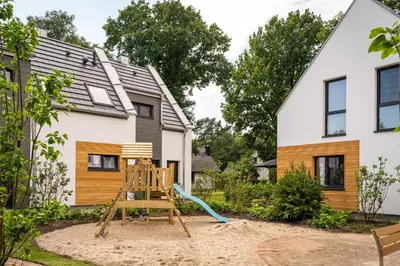 Ein Kinderspielbereich in der Unterkunft Haus Kornrade -5 Sterne mit Sauna & Kamin