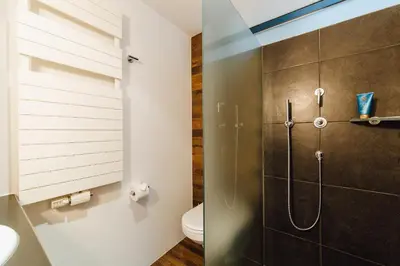 Ein Badezimmer in der Unterkunft M2 Living Maisonette Apartment No 3